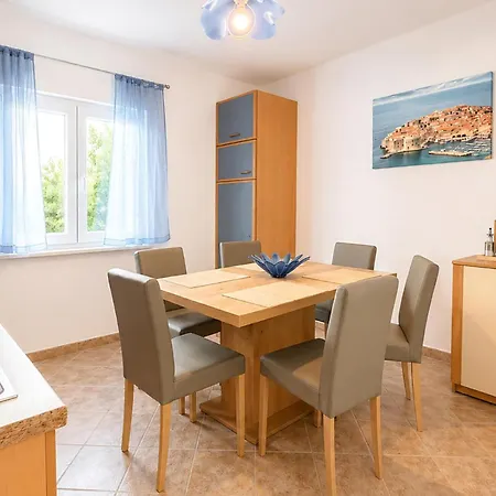 3 Bedroom Beautiful In Appartement