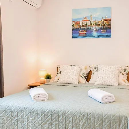 3 Bedroom Beautiful In Appartement Vodice