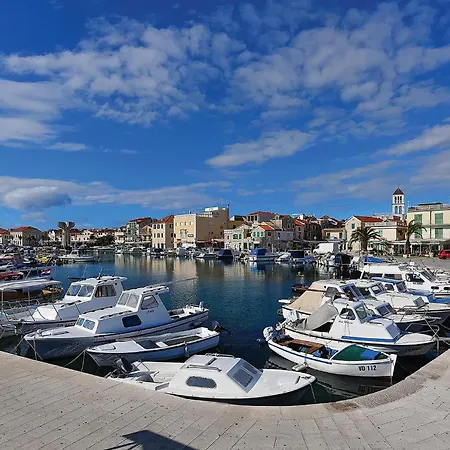 Appartement 3 Bedroom Beautiful In Vodice